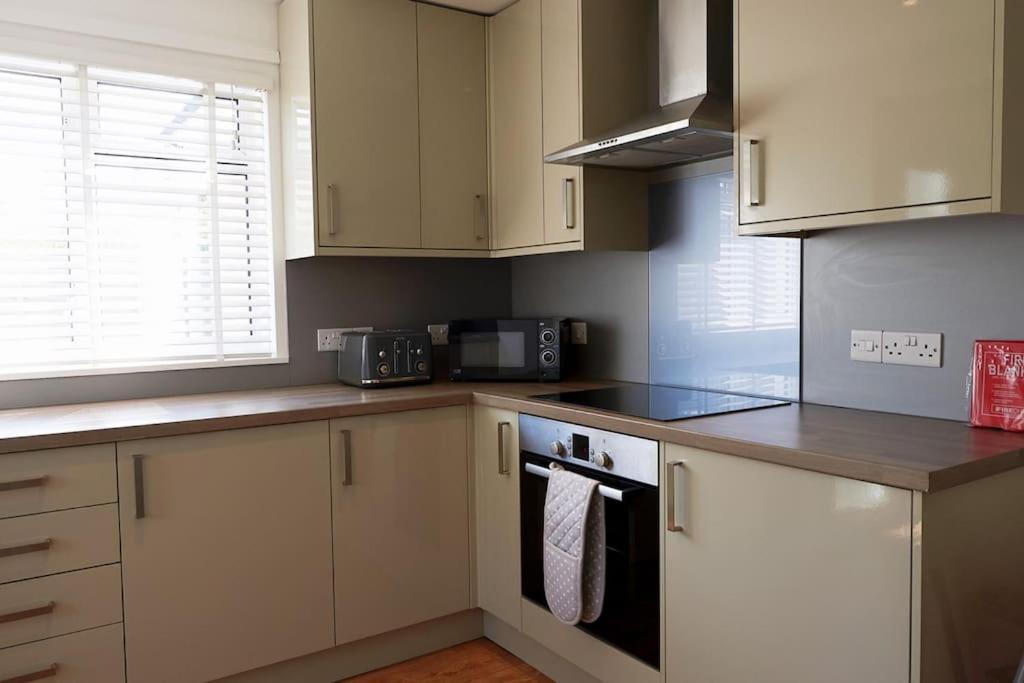 3-Bedroom Bungalow With Parking, Goldsithney, Penzance, Cornwall Perranuthnoe Exterior foto
